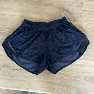 Black leopard print lululemon 2.5” hotty hot shorts